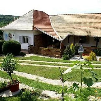 Bed & Breakfast Kalandor 3*